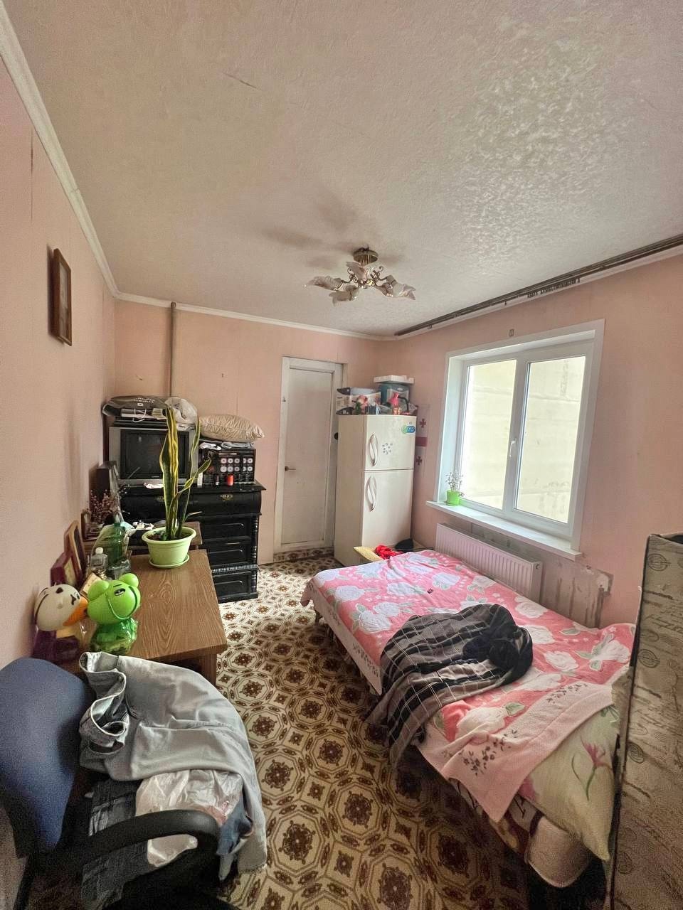 Продам 4-кк с АВТОНОМНЫМ ОТОПЛЕНИЕМ на кв Якира ( район маг. Универсам 1) 4 этаж 9-го дома. Дом полностью был отремонтирован в 2024 году. Общая площадь 80,4 м 2. В квартире жилое состояние. Окна и балконная рама м/п. Отличное месторасположение . Рядом остановка транспорта с очень хорошей развязкой, магазины, ...